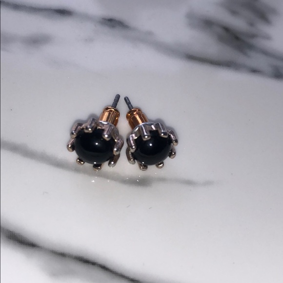 ✨Buy 2 get 1 free!!✨ Black & Gold earrings - Picture 1 of 1